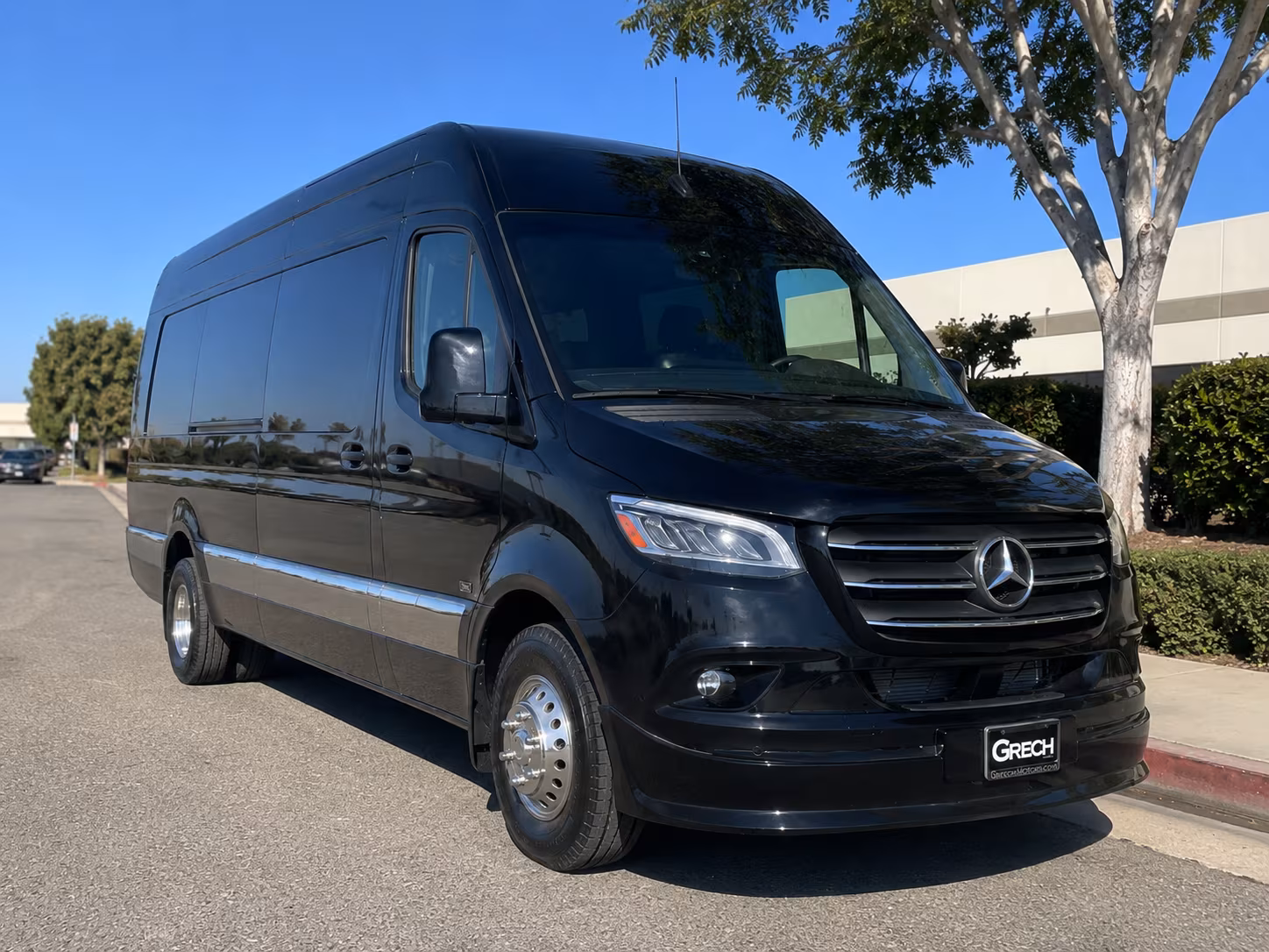 Sacramento Airport Shuttle & Transportation party bus exterior